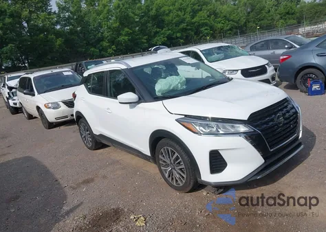 2021 Nissan Kicks Sv Xtronic Cvt z USA, uszkodzony, nr VIN 3N1CP5CVXML501079
